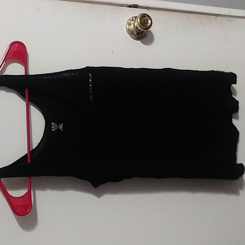 Black no sleeve shirt